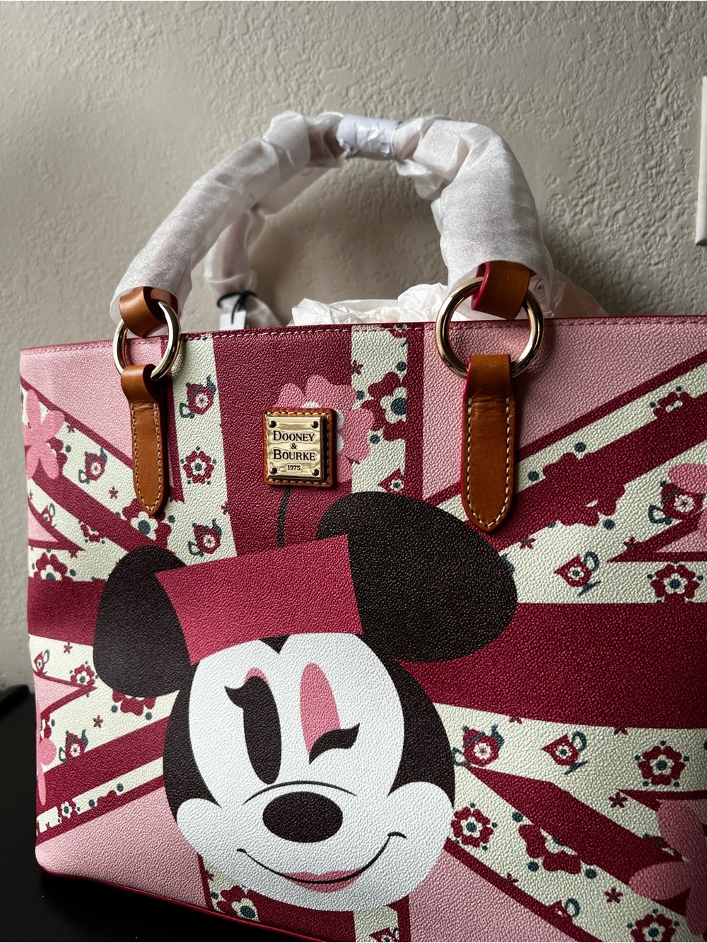 Dooney & Bourke Disney Parks Epcot Minnie Mouse United Kingdom Pink Tote Bag NWT - Picture 2 of 7